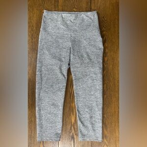 Old Navy Heather Gray Women's Capri yoga pants size S